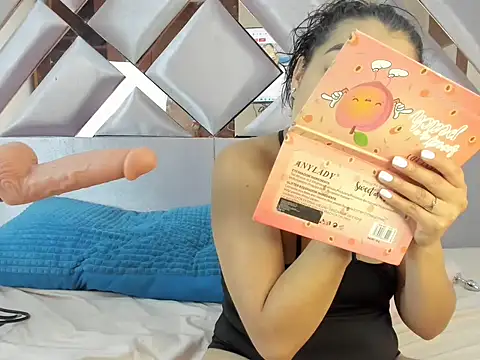 MiaKleinX online show from March 10, 2026, 3:32 am