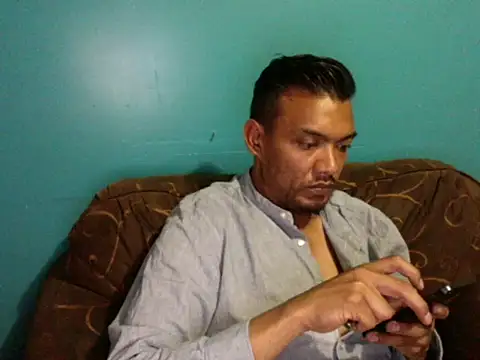 Snapshot of latinomoreno95 chatting on May 5, 2026, 12:24 am latinomoreno95 online show from May 5, 2026, 12:24 am