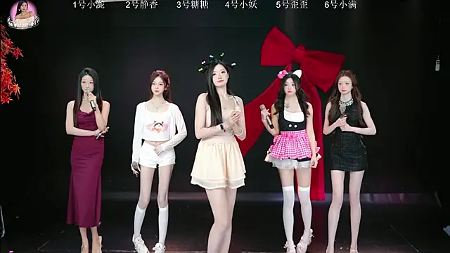 Shiny-girl7788 online show from March 15, 2026, 10:22 am