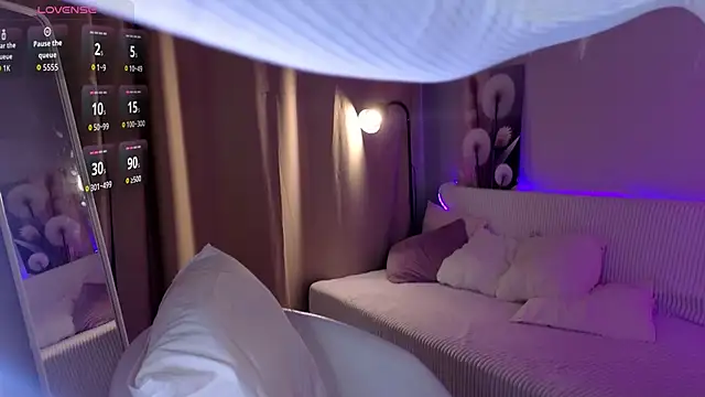 SmolCutie online show from February 25, 2026, 4:56 am