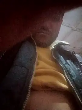 Snapshot of Yassine_1985 chatting on January 11, 2026, 1:23 am Yassine 1985 online show from January 11, 2026, 1:23 am
