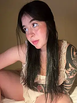 Snapshot of evelynrosess1 chatting on May 1, 2026, 1:32 am evelynrosess1 online show from May 1, 2026, 1:32 am