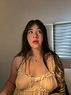 Snapshot of evelynrosess1 chatting on May 21, 2026, 7:33 pm evelynrosess1 online show from May 21, 2026, 7:33 pm