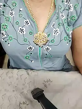 Snapshot of tamil-monisha chatting on February 8, 2026, 5:32 pm tamil-monisha online show from February 8, 2026, 5:32 pm