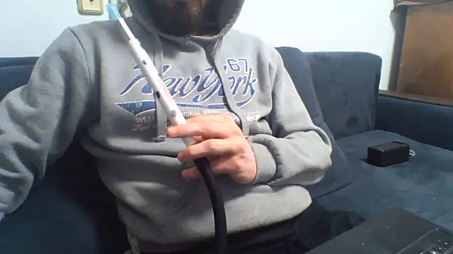 KaelNox online show from May 5, 2026, 3:37 pm