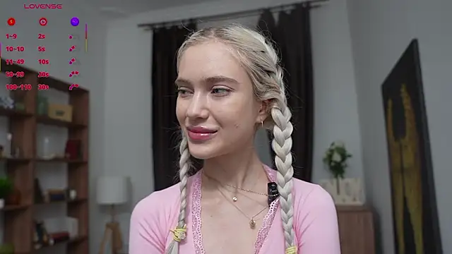 KristalCrowner online show from March 27, 2026, 8:43 pm