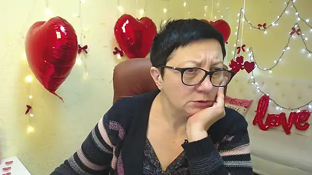 EmilyL0ve online show from February 6, 2026, 9:00 pm