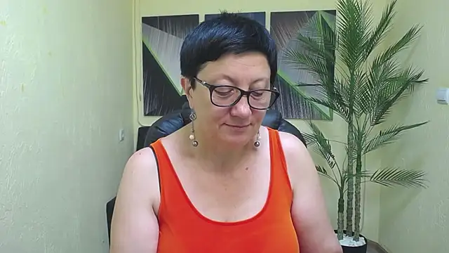 Snapshot of EmilyL0ve chatting on July 5, 2026, 5:20 pm EmilyL0ve online show from July 5, 2026, 5:20 pm