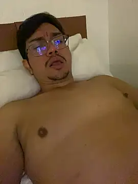 GostosoRS25 online show from July 6, 2026, 8:44 pm