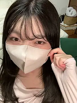   Yui  online show from April 5, 2026, 12:01 pm