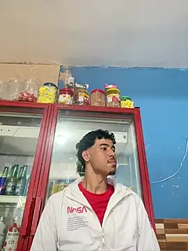 lzinho9153 online show from April 10, 2026, 4:36 pm