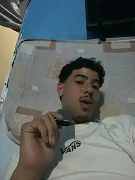 lzinho9153 online show from April 18, 2026, 2:14 am