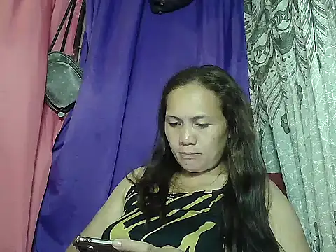 Snapshot of prettymomma24xx chatting on July 22, 2026, 10:28 am prettymomma24xx online show from July 22, 2026, 10:28 am