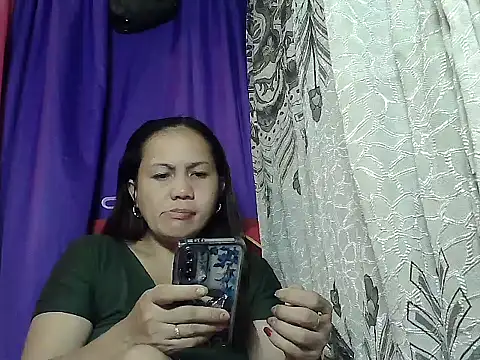 prettymomma24xx online show from May 14, 2026, 9:23 pm