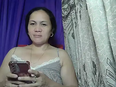 Snapshot of prettymomma24xx chatting on June 19, 2026, 7:52 pm prettymomma24xx online show from June 19, 2026, 7:52 pm