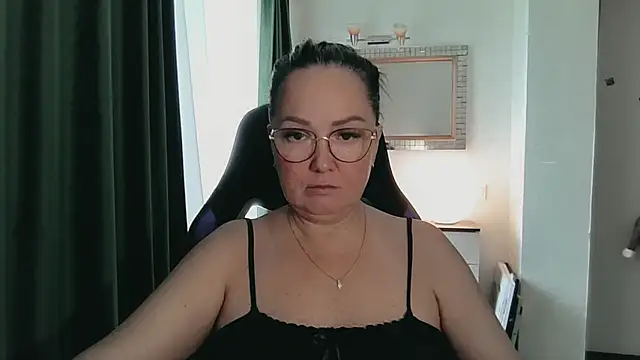 Snapshot of infinity_loveliness chatting on July 18, 2026, 6:44 am infinity loveliness online show from July 18, 2026, 6:44 am