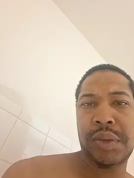 Snapshot of moneyboi1988 chatting on January 7, 2026, 2:33 pm moneyboi1988 online show from January 7, 2026, 2:33 pm