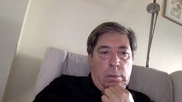 Snapshot of alfredo10011 chatting on June 17, 2026, 2:27 pm alfredo10011 online show from June 17, 2026, 2:27 pm