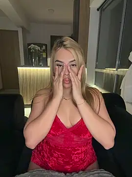 Snapshot of karymoron chatting on February 4, 2026, 4:29 am karymoron online show from February 4, 2026, 4:29 am