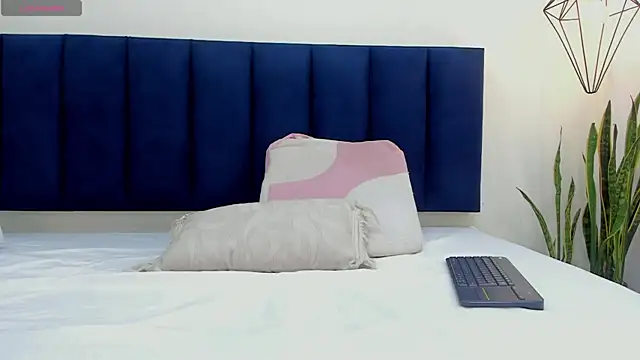 mayaevansmg online show from February 16, 2026, 12:48 pm