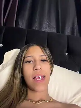 Snapshot of vicky_bass_ chatting on April 9, 2026, 1:29 am vicky bass online show from April 9, 2026, 1:29 am