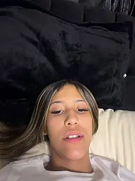 Snapshot of vicky_bass_ chatting on April 5, 2026, 2:18 am vicky bass online show from April 5, 2026, 2:18 am