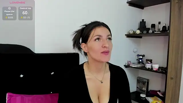 tina2204 online show from April 6, 2026, 2:07 pm