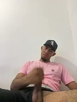 Snapshot of youngalexofficial chatting on February 6, 2026, 1:01 am youngalexofficial online show from February 6, 2026, 1:01 am