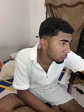 Snapshot of youngalexofficial chatting on February 22, 2026, 11:39 pm youngalexofficial online show from February 22, 2026, 11:39 pm