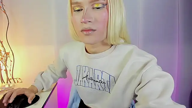 Sue blue online show from April 12, 2026, 4:27 am