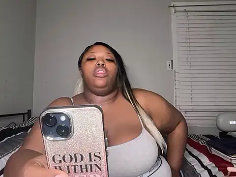 Chocolatebunnyxx96 online show from April 4, 2026, 12:39 am