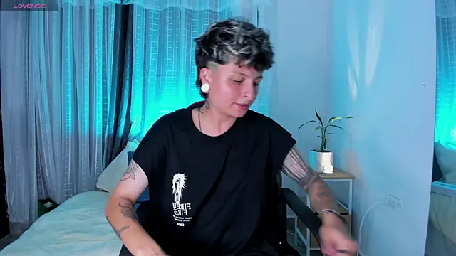 Zury Ramirez online show from April 9, 2026, 12:12 am