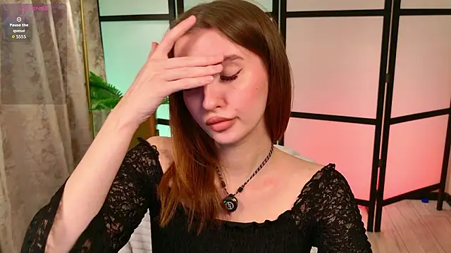 Snapshot of Layla_Bloom chatting on February 26, 2026, 5:35 pm Layla Bloom online show from February 26, 2026, 5:35 pm