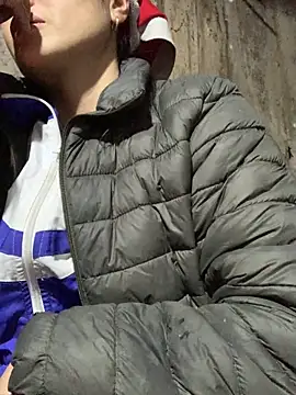 Snapshot of hinicky-0 chatting on February 3, 2026, 11:37 am hinicky-0 online show from February 3, 2026, 11:37 am