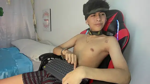Snapshot of julian_xx chatting on April 18, 2026, 7:18 pm julian xx online show from April 18, 2026, 7:18 pm