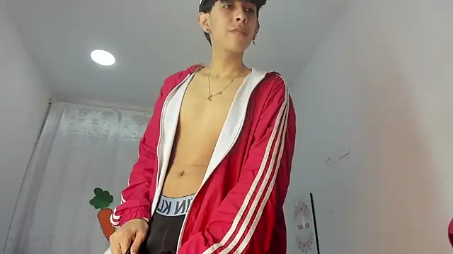 Snapshot of julian_xx chatting on April 21, 2026, 7:09 pm julian xx online show from April 21, 2026, 7:09 pm