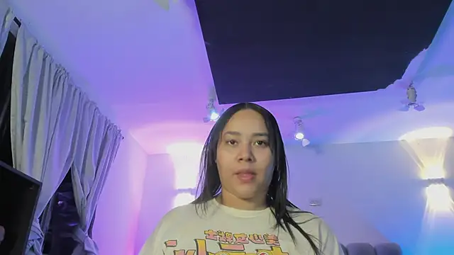 ThaliaBrookss  online show from April 16, 2026, 6:47 am