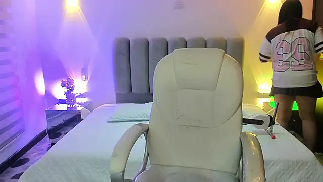 Snapshot of ThaliaBrookss_ chatting on February 17, 2026, 5:05 am ThaliaBrookss online show from February 17, 2026, 5:05 am