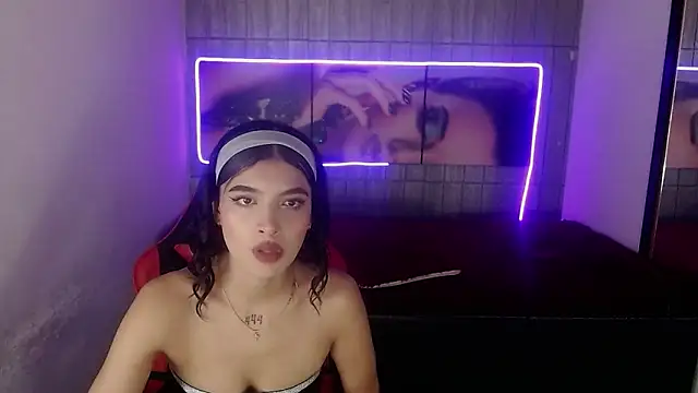 honeyluxe  online show from February 1, 2026, 4:11 am