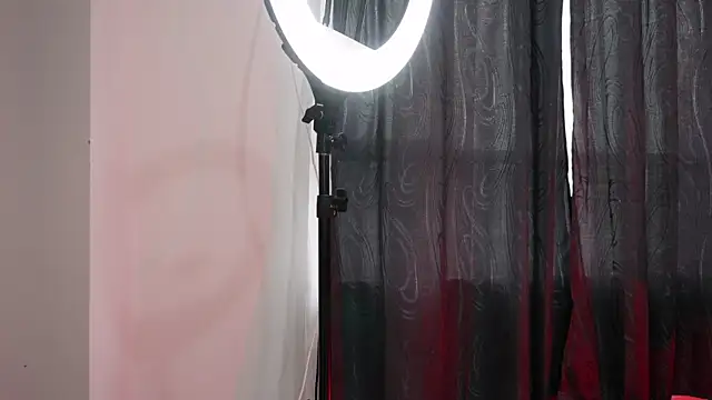 zoe westxx online show from January 6, 2026, 7:07 pm