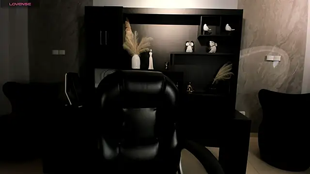KayraLanne online show from May 18, 2026, 5:34 am