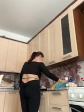 Snapshot of AlexaYvonne chatting on February 4, 2026, 5:35 am AlexaYvonne online show from February 4, 2026, 5:35 am