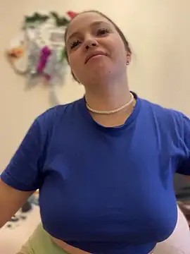 Snapshot of AlexaYvonne chatting on February 3, 2026, 2:00 pm AlexaYvonne online show from February 3, 2026, 2:00 pm