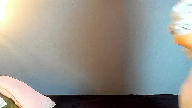 Kira Exe  online show from April 13, 2026, 11:36 am