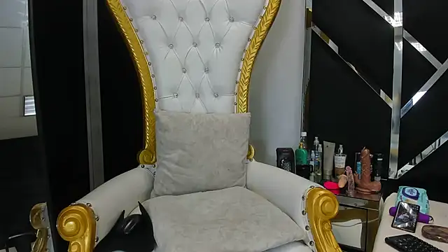 LauraScarlet online show from March 9, 2026, 4:05 am