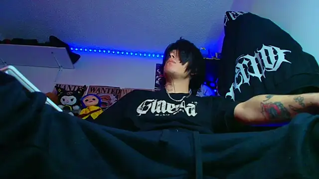 Snapshot of Anhony_Muscle chatting on June 24, 2026, 1:43 pm Anhony Muscle online show from June 24, 2026, 1:43 pm