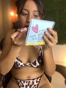 PaulaSweetFire  online show from March 27, 2026, 10:43 pm