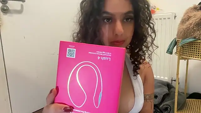 Snapshot of fayfay21@xh chatting on July 8, 2026, 9:37 pm fayfay21xh online show from July 8, 2026, 9:37 pm