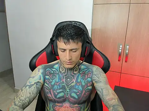 Chrissblack online show from April 4, 2026, 1:12 am