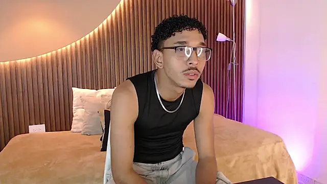 Snapshot of Julian_Dark_ chatting on February 4, 2026, 3:56 am Julian Dark online show from February 4, 2026, 3:56 am